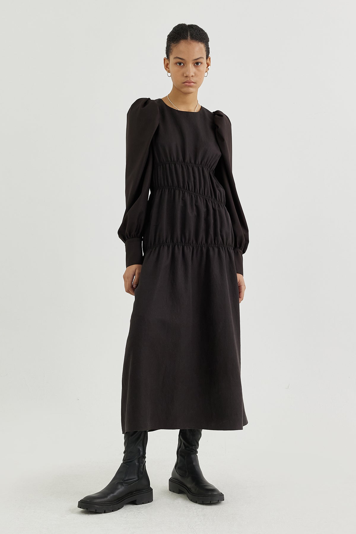 Ruched puffed-sleeve midi dress GOEN.J Ruched puffed-sleeve midi dress GOEN.J